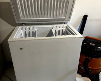 CHEST FREEZER