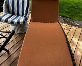 FURNITURE WICKER RATTAN CHAISE LOUNGE W CUSHION