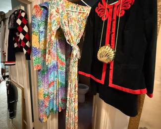 WOMEN'S CLOTHING