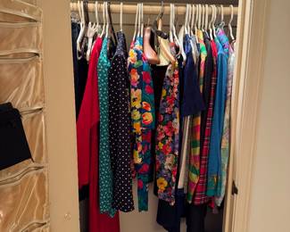 WOMEN'S CLOTHING