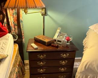 PAIR OF NIGHTSTAND CHESTS