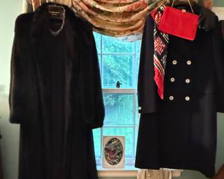 WOMEN'S CLOTHING