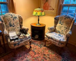 PAIR OF CHAIRS