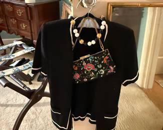 WOMEN'S CLOTHING