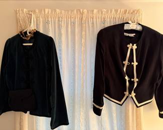 WOMEN'S CLOTHING