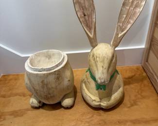 Showing wooden bunny storage compartment.