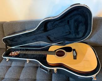 Yamaha FG-402 Acoustic Guitar with Hard Case