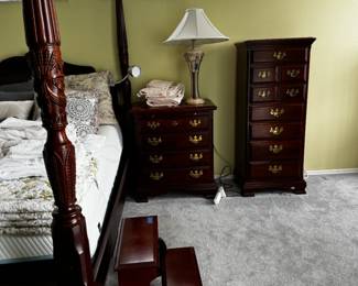 Beautiful 4 Poster bedroom set