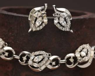 Vintage Trifari Silver-Toned Jewelry (2)