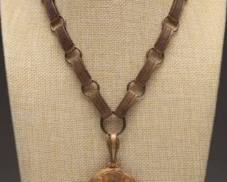 Gold-Toned Oval Locket Necklace, 18´´
