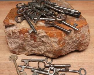 Vintage And Antique Skeleton Keys (23)