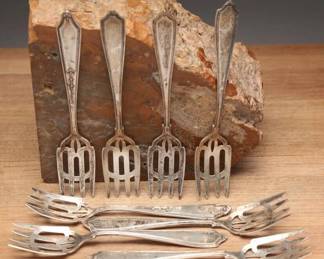 Set of 8 Sterling Silver Forks, 150.55g