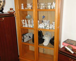 Display Cabinet, Precious Moments, snowbabies