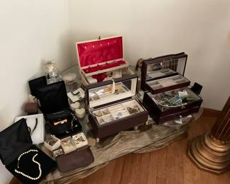 Lots of jewelry
