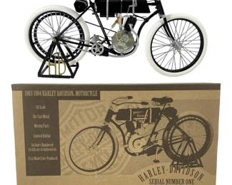 1:6 1903-1904 Harley-Davidson Motorcycle