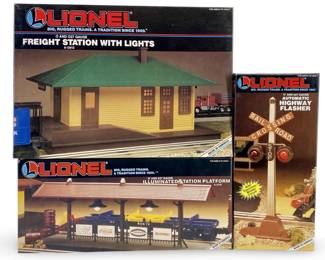 Lionel Highway Flasher/Freight Station/Platform