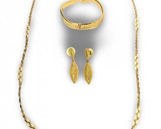 Exquisite Monet Gold Tone Jewelry Set