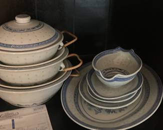 Very large set of vintage Chinese dishes