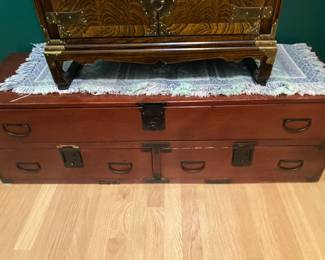 Blanket chest