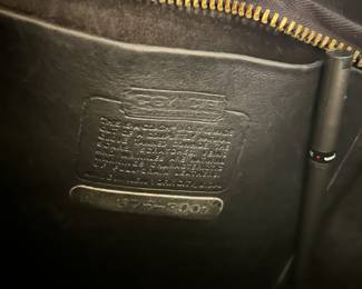 Classic GORGEOUS coach handbag with change purse 375-3001