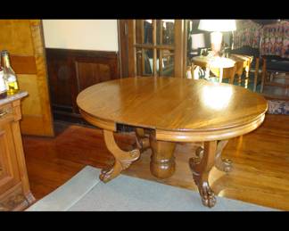 Beautiful antiqe  oak circular with an impressive 5 Leaves