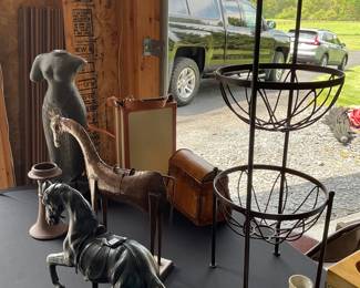 Horses, Pottery