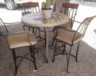 Pub Table + 4-Bar-Height Chairs