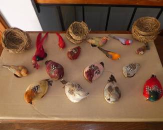 Vintage Decorative Feathered Birds & Nests  
Assortment of 15 birds - vibrant colors; wired feet             
Five small nests available
