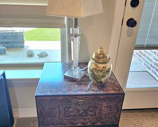 Asian style trunk side table with fab design