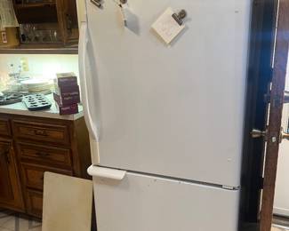 Working
Fridge/freezer