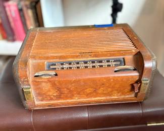 1946 Philco portable AM radio