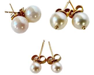 3 Pairs Genine Pearl Stud Earrings With 14k & 18k Gold Posts: 7mm (1.8 Grams) 6mm (1.2grams) 4mm (.4 Grams)
Lot #: 11