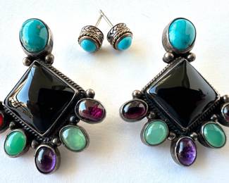 2 Pairs Earrings: Effy Turquoise Sterling 18k (2.1g) & NAKAI Turquoise, Amethyst & Chrysoprase (1.8g)
Lot #: 81