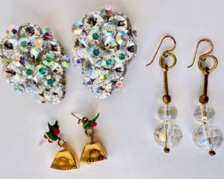 3 Pairs Earrings: Large Rhinestone Clip-ons (37.3g), Gold Tone Glass Dangles (11.2g & Holiday Bells (8.4g)
Lot #: 152