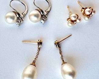 3 Pairs Pearl Earrings: Platinum Diamond (3.9 G)14K Teardrop Moissanite (2.8 G) 14k Cluster Moissanite (1.2 G)
Lot #: 10