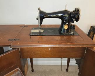 Antique Singer Sewing machine 