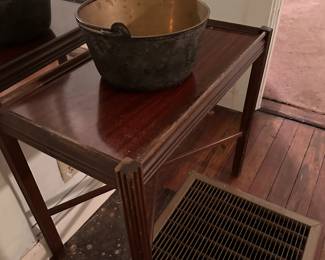 Tray table