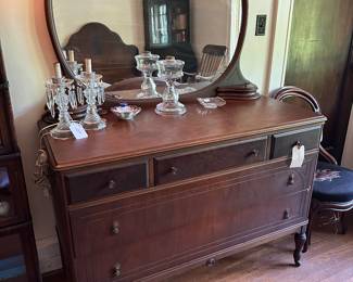 1930s dresser