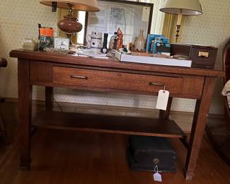 Desk/table with bottom shelf