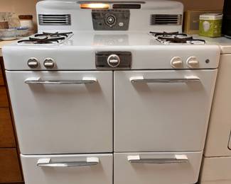 1930s Universal gas range