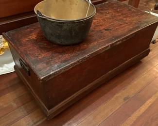 Blanket chest