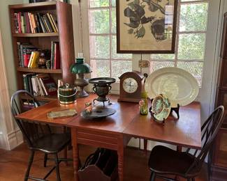 Drop leaf table