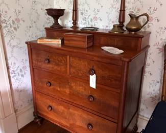 Chest of drawers with mirror stands