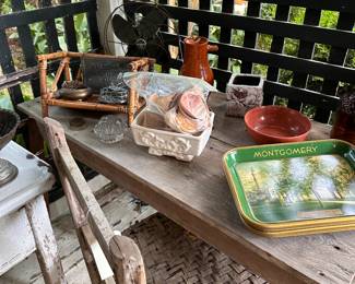 Vintage trays depicting state capital