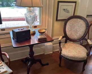 Square English tilt top table