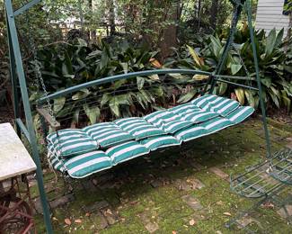 Chaise swing