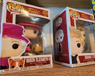 Pop! Funko Royals - Queen Elizabeth and Diana.