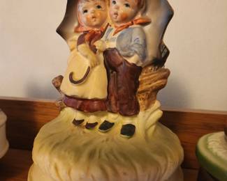 Sankyo Rotating Ceramic Music Box.