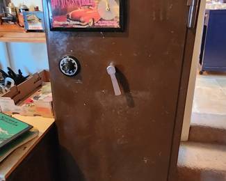 Rifle/Gun Safe.