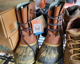 SOREL MENS BOOTS SZ 10